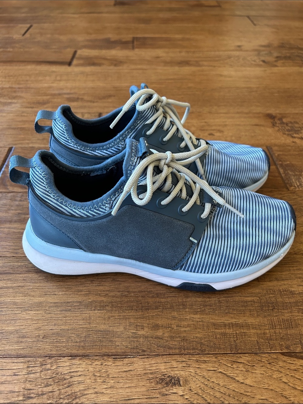 Kuru Atom Sneakers Athletic Shoes Mineral Blue Bone Gray Womens Size 8.5